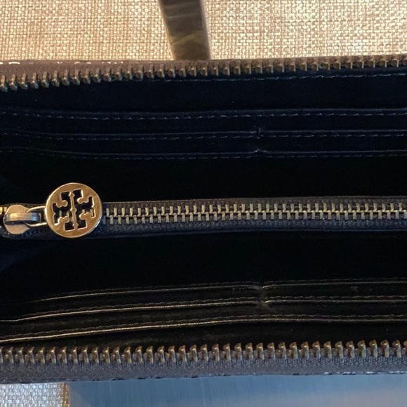 Tory Burch Black Snake-Embossed Zip Wallet GUC Brown shimmer - Picture 13 of 15